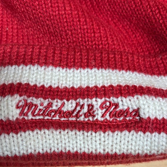 San Francisco 49ers XL logo Mitchell & Ness Red Beanie with Gold Pom-Pom - Picture 4 of 4